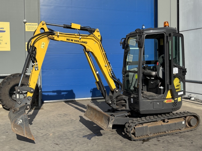 New Holland E26C elite, met 199 uren!!!