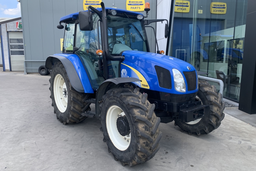 New Holland T5040 (85pk) van 2011 met slechts 1977uren