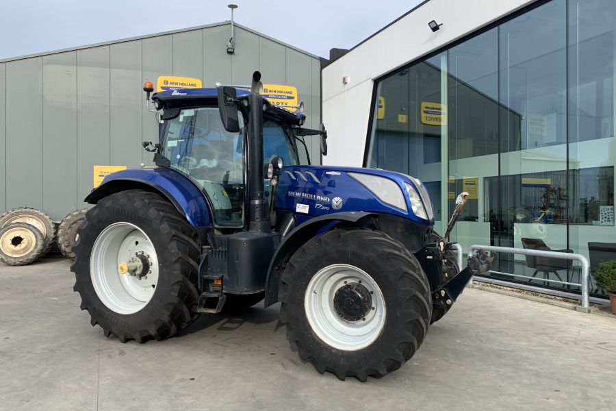 New Holland T7.270ac Blue Power tractor