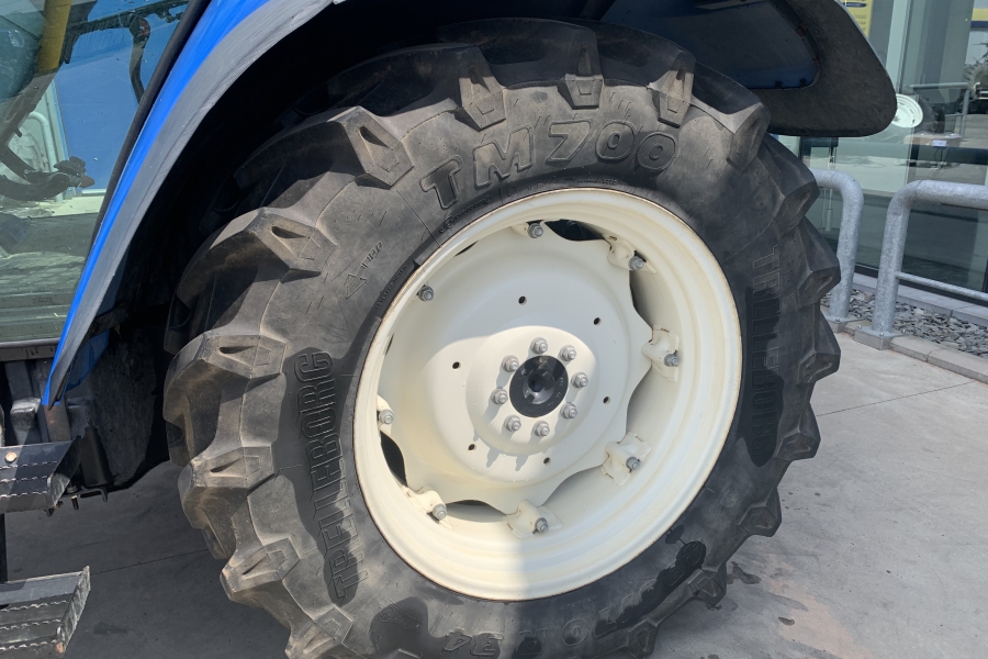 New Holland T5040 (85pk) van 2011 met slechts 1977uren