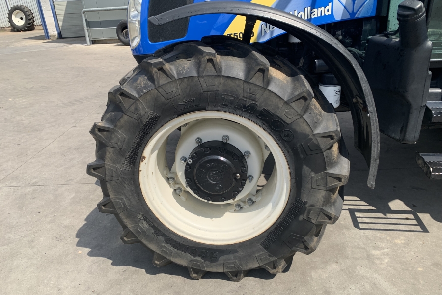 New Holland T5040 (85pk) van 2011 met slechts 1977uren