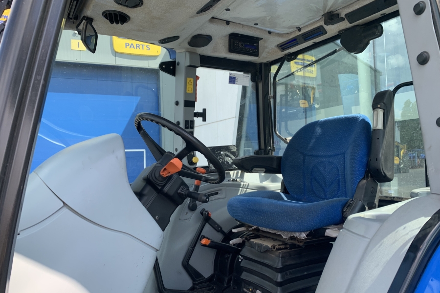 New Holland T5040 (85pk) van 2011 met slechts 1977uren