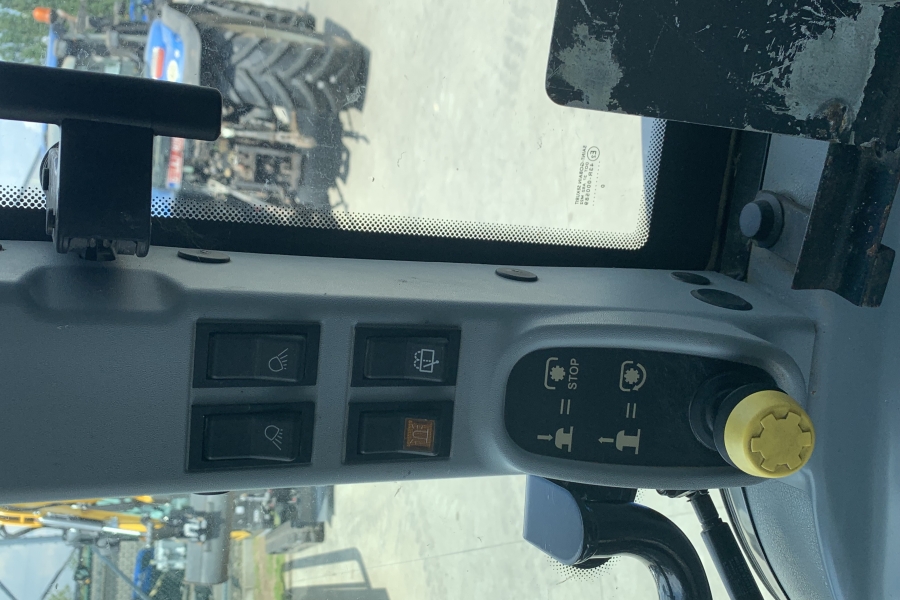 New Holland T5040 (85pk) van 2011 met slechts 1977uren