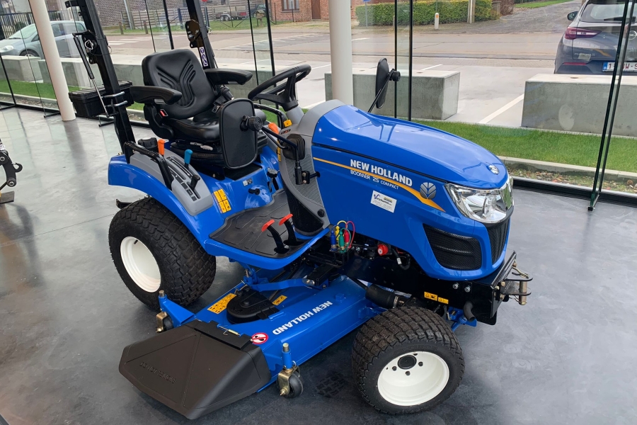Boomer 25 Compact tractor