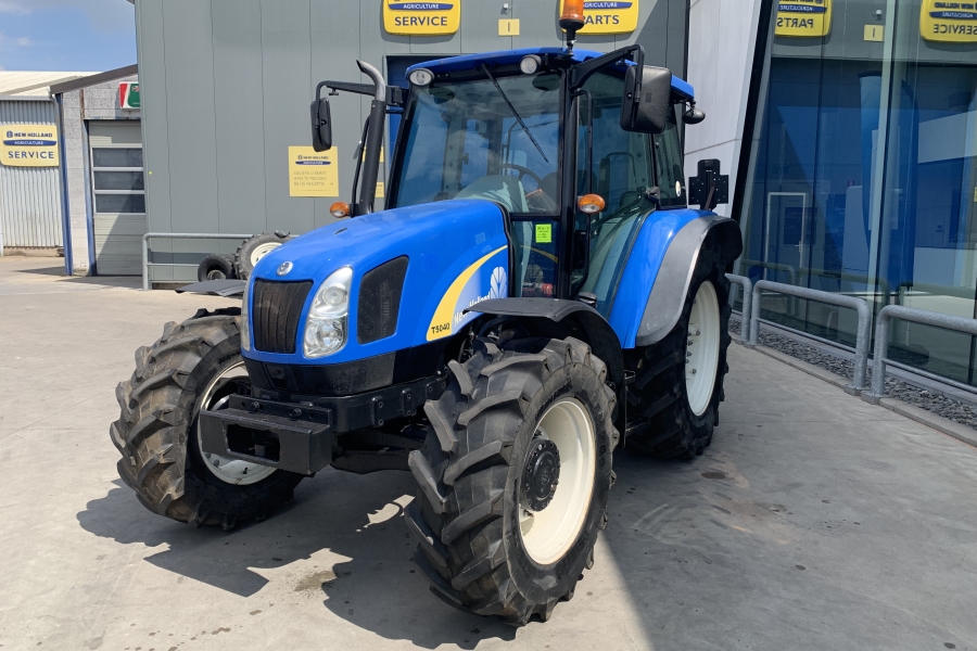 New Holland T5040 (85pk) van 2011 met slechts 1977uren