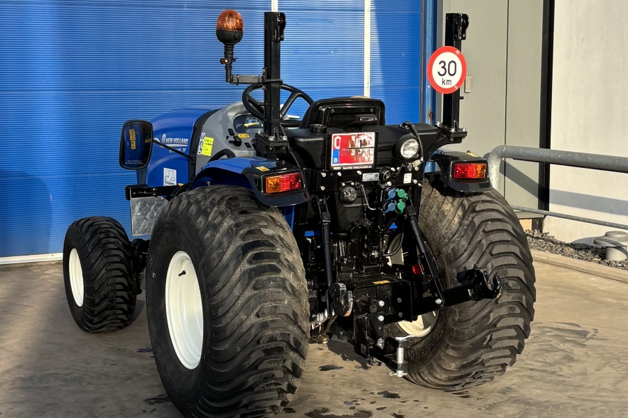 New Holland Boomer 35hst van 8/2/2023 met SLECHTS 51 uren