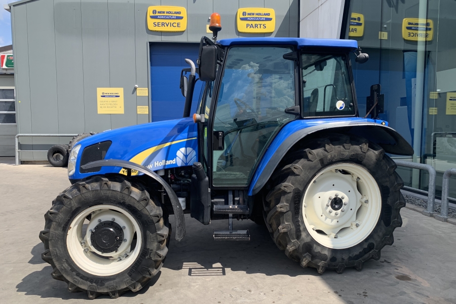 New Holland T5040 (85pk) van 2011 met slechts 1977uren