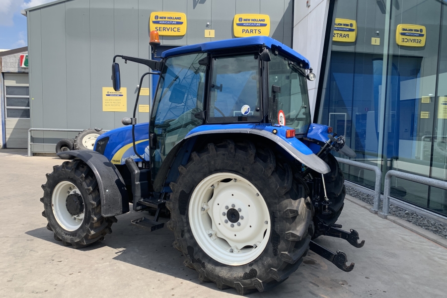 New Holland T5040 (85pk) van 2011 met slechts 1977uren