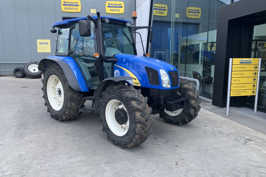 New Holland T5040 (85pk) van 2011 met slechts 1977uren
