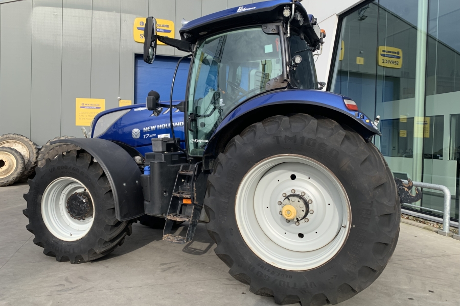 New Holland T7.270ac Blue Power tractor