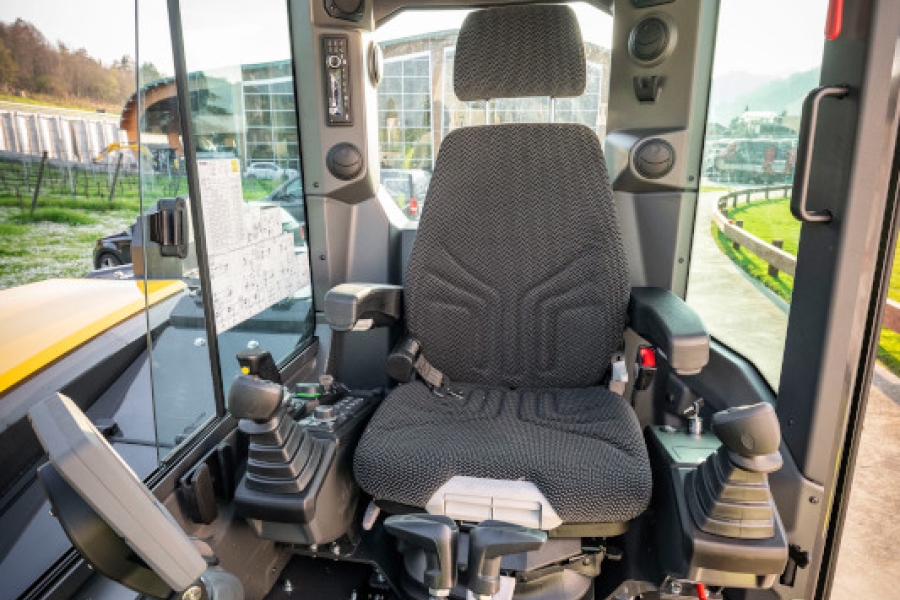 New Holland E70D