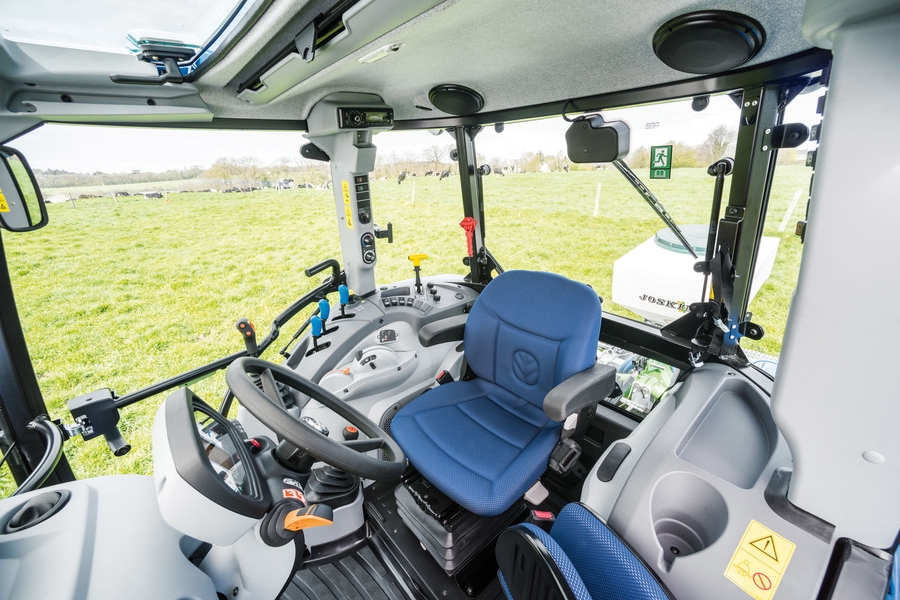 New Holland T5 utility