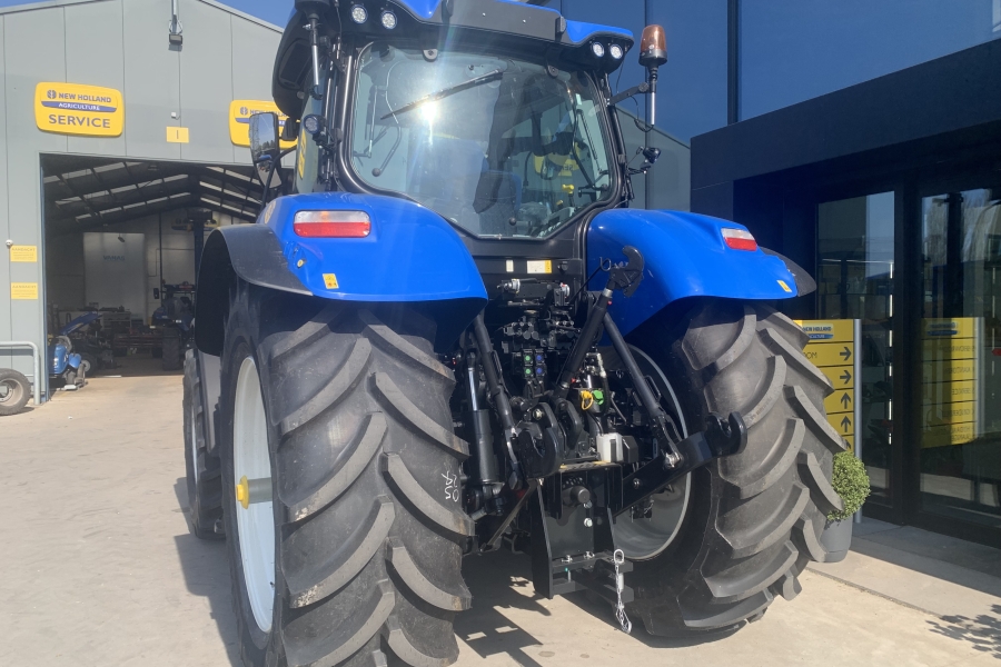 New Holland T7.215s met fronthef