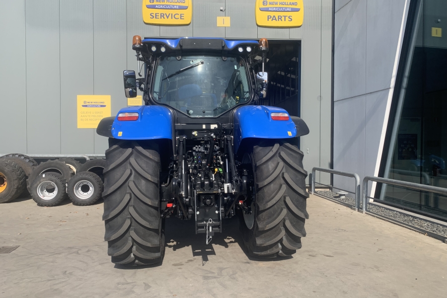 New Holland T7.215s met fronthef