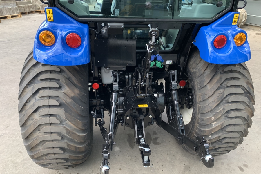 New Holland Boomer 50hst met cabine