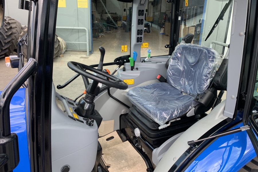 New Holland Boomer 50hst met cabine