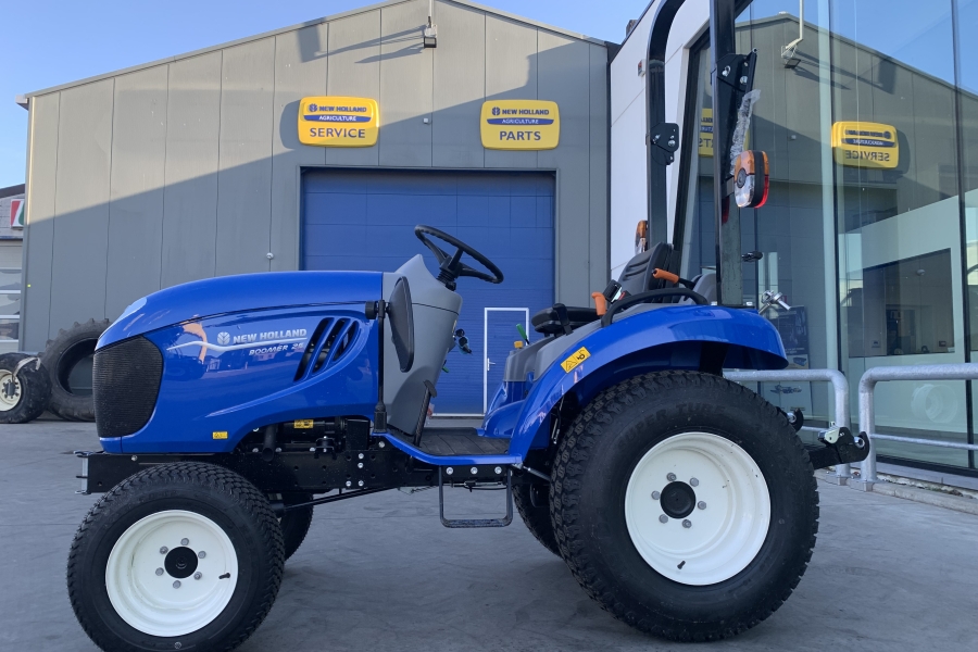 New Holland Boomer 25hst met gazonbanden