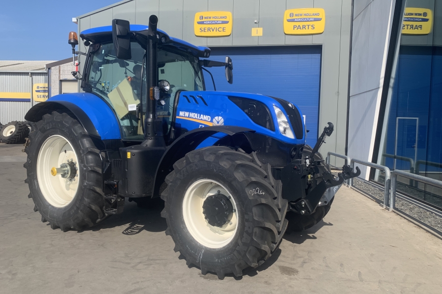New Holland T7.215s met fronthef