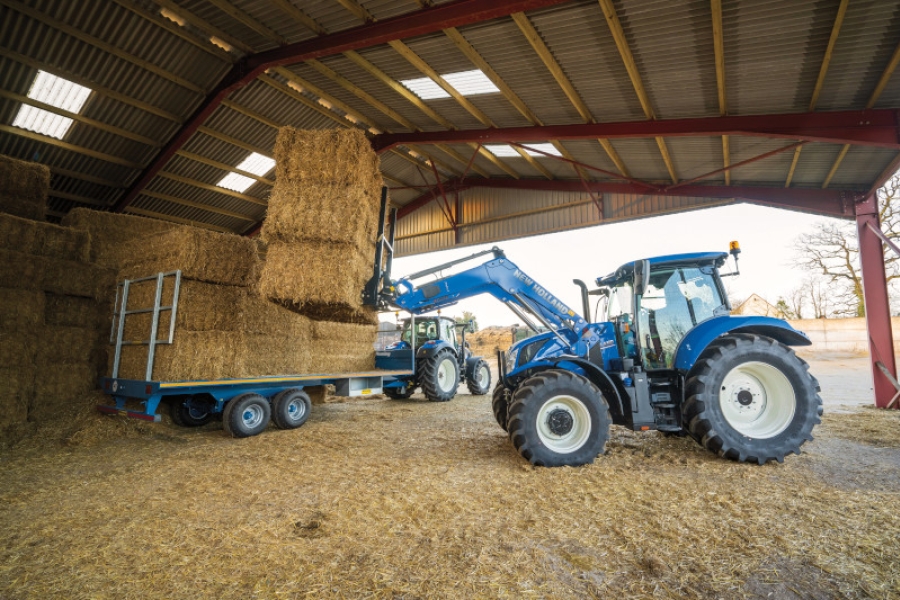 New Holland T6.160EC (135pk-6 cilinder) met fronthef