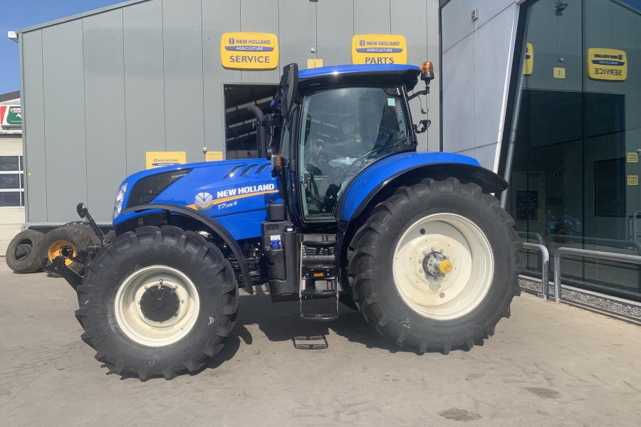 New Holland T7.215s met fronthef