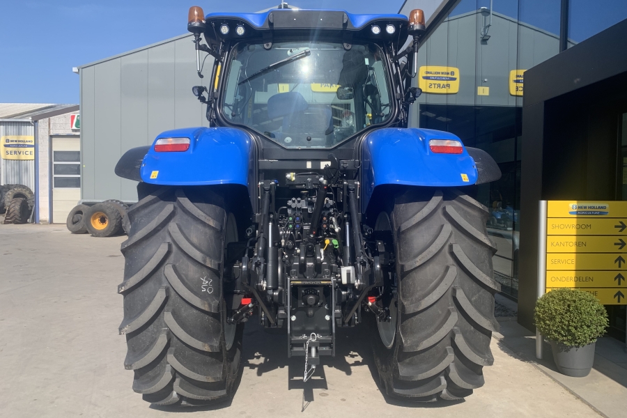 New Holland T7.215s met fronthef