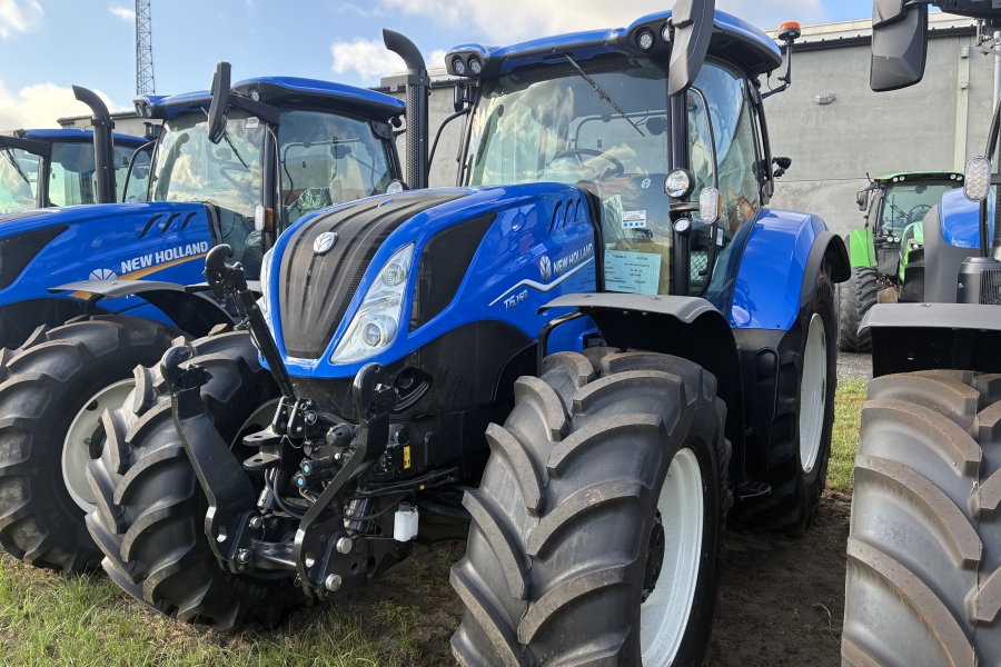 New Holland T6.160EC (135pk-6 cilinder) met fronthef