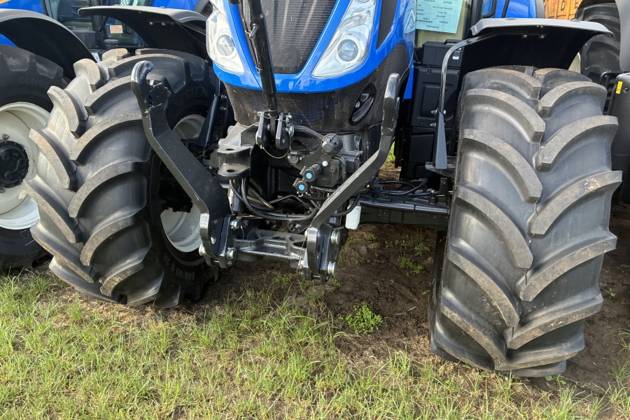 New Holland T6.160EC (135pk-6 cilinder) met fronthef