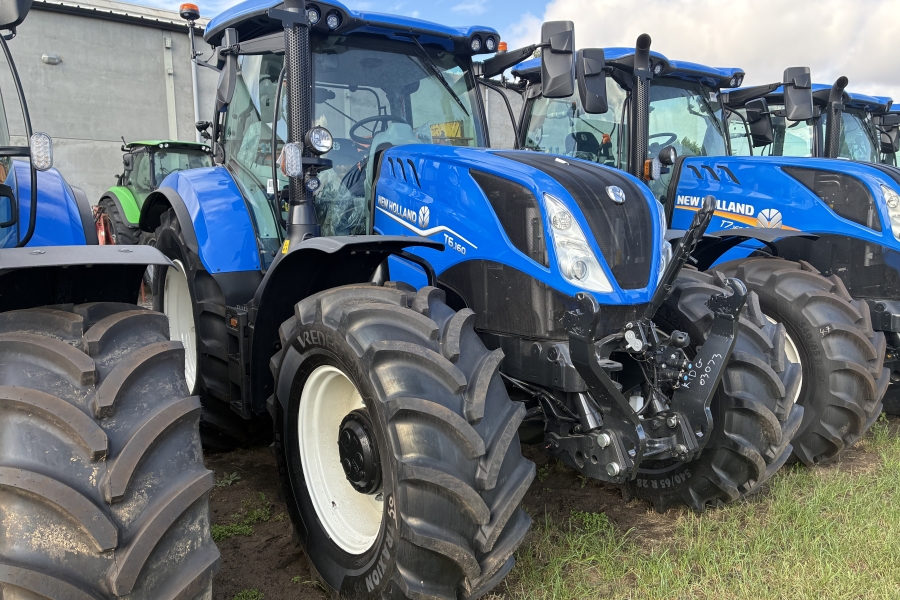 New Holland T6.160EC (135pk-6 cilinder) met fronthef