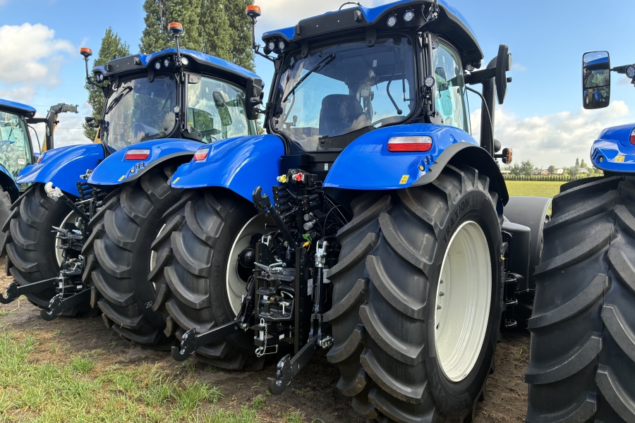 New Holland T7.210AC , GPS, fronthef zeer compleet