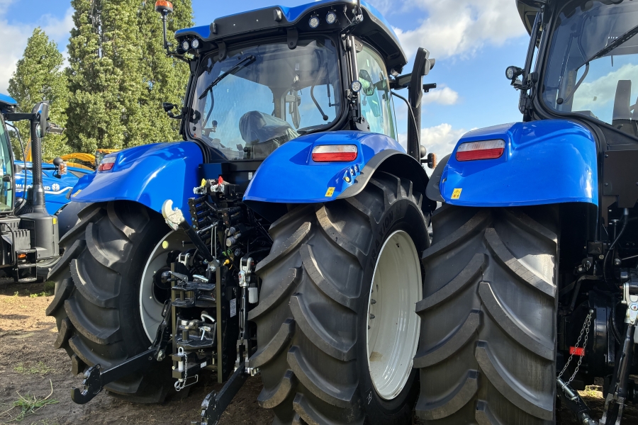 New Holland T7.210AC , GPS, fronthef zeer compleet