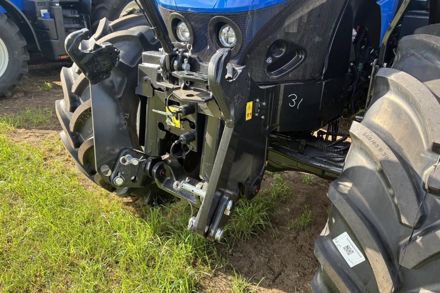 New Holland T7.245 Classic met fronthef enz.