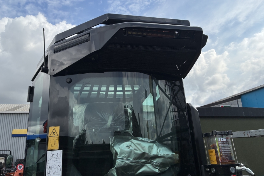 New Holland E65D met Triple arm