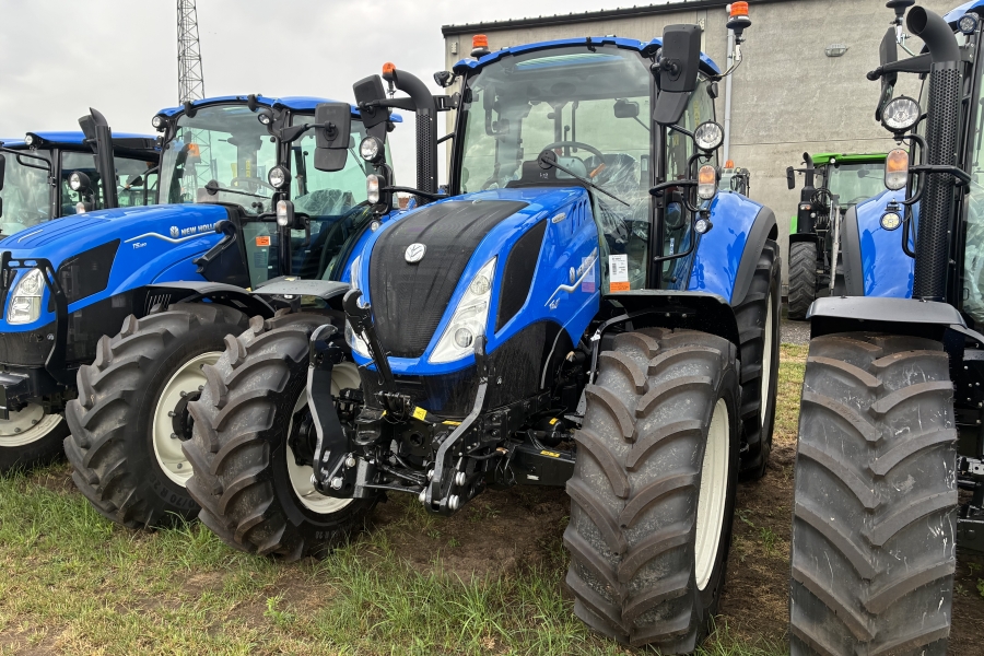 New Holland T5.120EC met fronthef