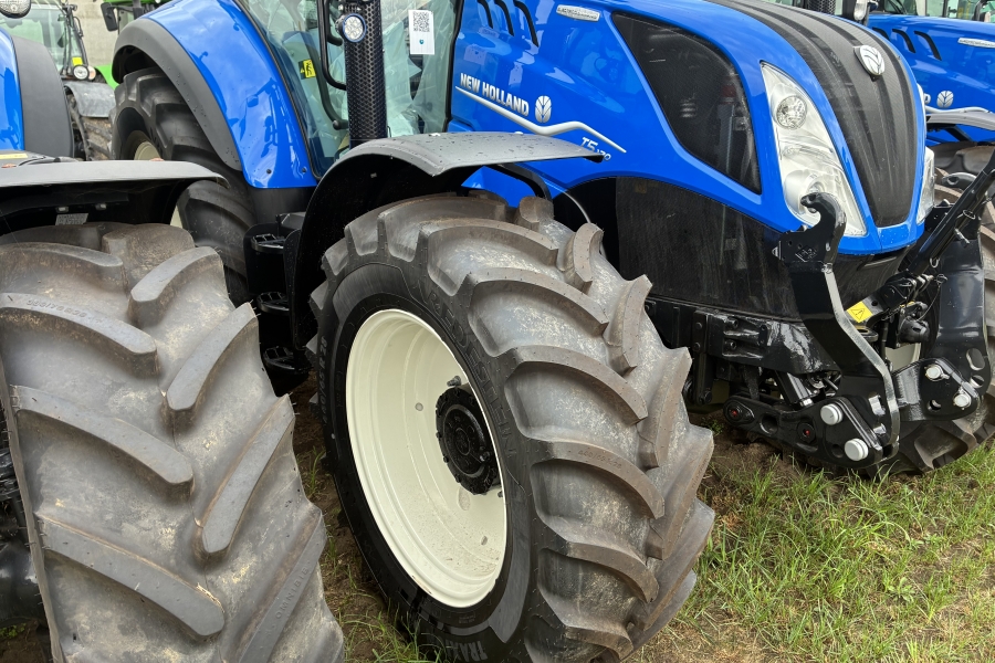 New Holland T5.120EC met fronthef