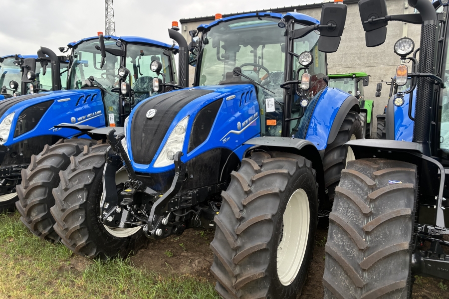 New Holland T5.120EC met fronthef
