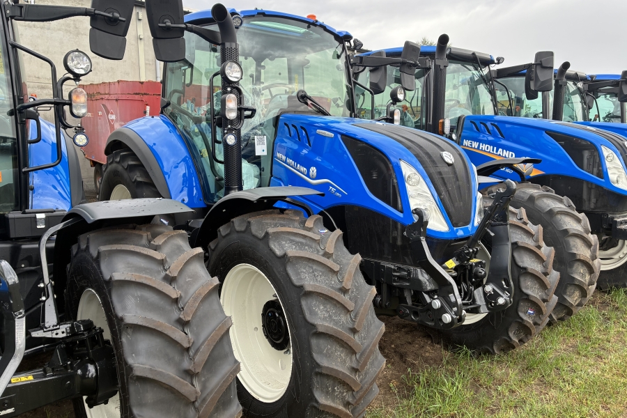 New Holland T5.120EC met fronthef