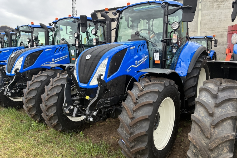 New Holland T5.120EC met fronthef