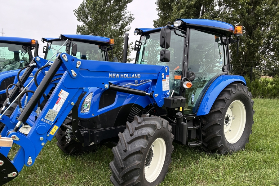 New Holland T4.75s met frontlader en bak