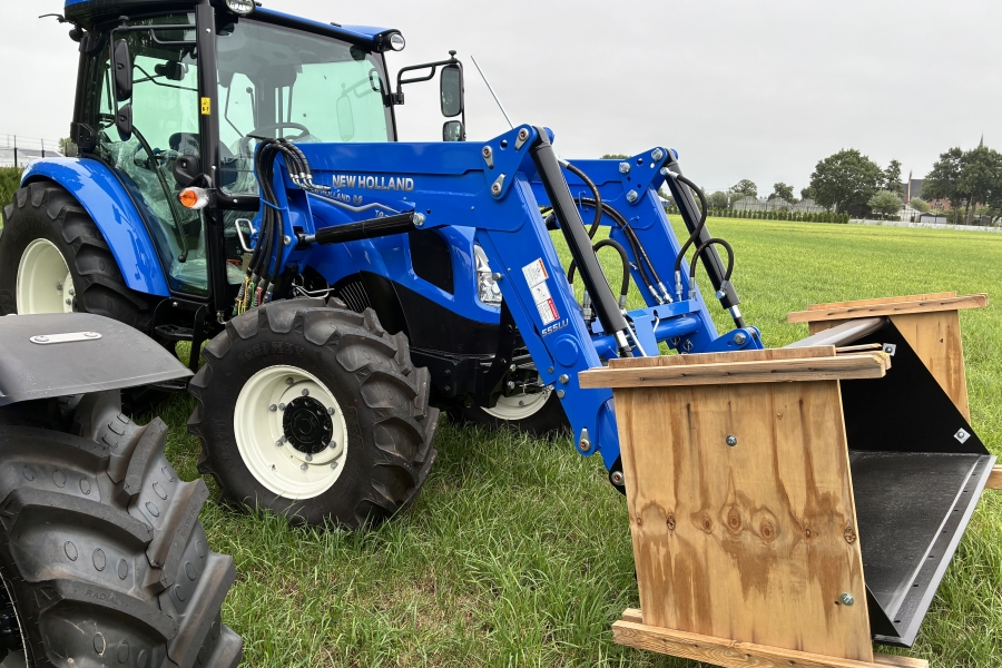 New Holland T4.75s met frontlader en bak