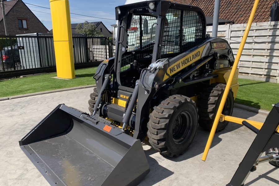 New Holland L320 schranklader