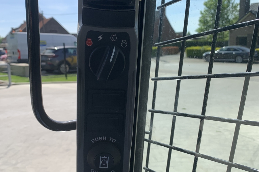 New Holland L320 schranklader