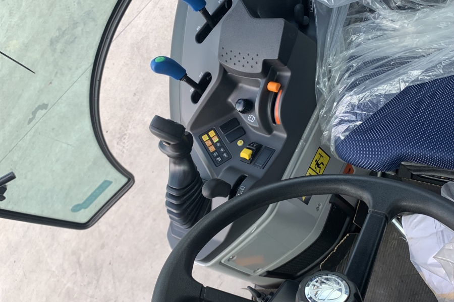 New Holland smalspoor tractor T4.100F