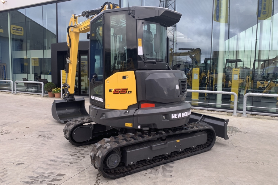 New Holland E65D met Triple arm