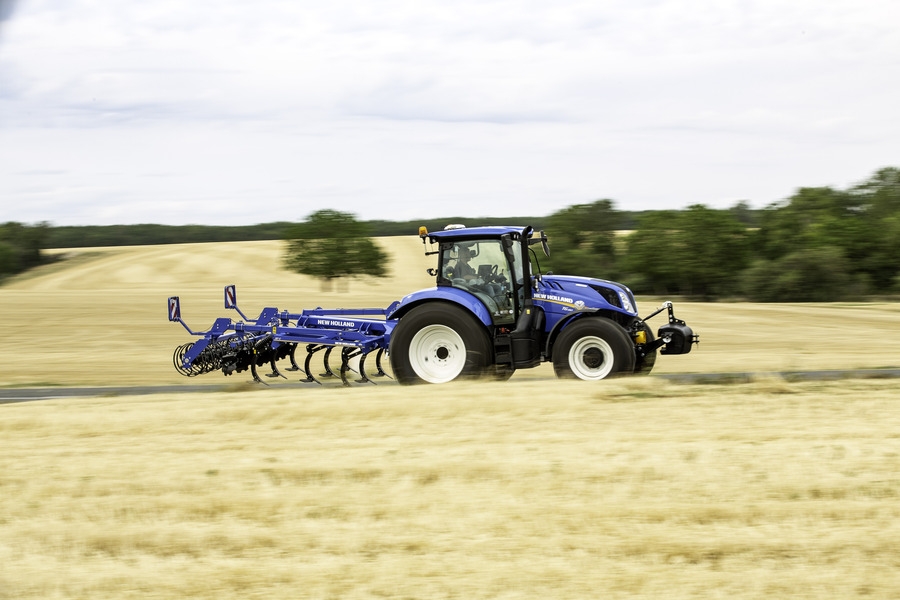 New Holland cultivator met T6.180